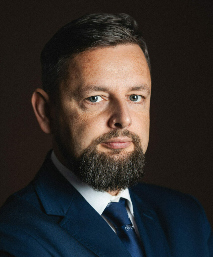 dr hab.prof.UKEN Przemysław Mazur